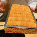 恵比寿 鮨 ふじまさ - バフンウニ
      
      写真映え用にと毎回新しい箱を開けてくれる大将の優しさとサービス精神、ユーモア