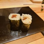 恵比寿 鮨 ふじまさ - 干瓢巻き
      
      飲んだ後にも負けないようにと強めに甘辛く炊いた干瓢
      強い甘辛でも簡単に噛み切れる絶妙な炊き具合
      
      海苔とシャリ、干瓢、ワサビが良いバランス