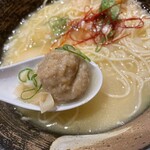 濃厚鶏ソバ 麺 ザ クロ - 濃厚な旨味のあるつくね