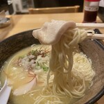 濃厚鶏ソバ 麺 ザ クロ - 柔らか鶏チャーシュー