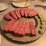 焼肉 うしの絵 - 上:サガリ、下:ハラミ