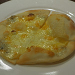 トラットリアチンクエポンテ - チーズのピザ