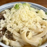 たけ川うどん - 入れ放題の天かす。硬い……