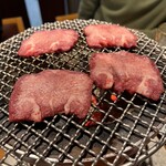 炭火焼肉ホルモンさわいし - 