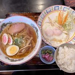 一休食堂 - ラーメン並¥550・目玉焼き¥330・ごはん小¥130