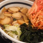 蕎麦一心たすけ - けんちんそば　750円 (紅生姜天追加150円)