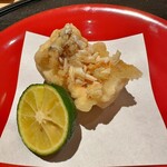 新ばし 星野 - 甘鯛は天ぷらで。この鱗の反り返り具合！酢橘を絞って。ホクホクです。