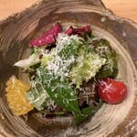 Yakitori Tori Hashi - サラダ（ミニトマトの白ワイン漬け、紅辛大根のグリルなど）