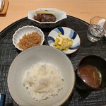 新ばし 星野 - ご飯は一杯お代わりしましたが、限界。六杯召し上がるご一緒様が羨ましい！
