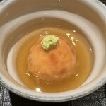 新ばし 星野 - 鴨ミンチを甘辛に炊いて百合根と葛と合わせてお饅頭に仕立てて、おかき揚げにして。なんてふくよかな。