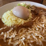 サトナカ - 欧風カレーにチーズトッピングは必須ですが、もともとマイルドで優しいカレーなのでチーズはいらなかったかも。