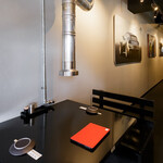 炭火焼肉 よしむね - 入り口 カウンター