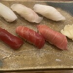 にぎり鮨 一五〇 - イカ、クエ、真鯛　　赤身、中トロ、大トロ