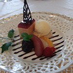 ラ・ロゼット - 12月　キャラメルとラズベリーのケーキ　マロンペーストにのせたバニラアイスなど