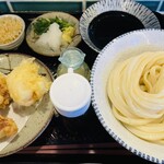 うどん たかしま - 冷やししょうゆ（中）・かしわ天・半熟玉子天 900円