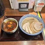 麺や而今 - 魚介鶏豚骨辛つけ麺ミックス（1800円）
