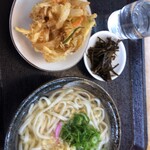 Mendokoro Marumatsu - かけうどん中　かき揚げ