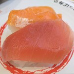 かっぱ寿司 - まぐろ・サーモン二種盛 110円(税込)