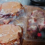 焼豚ひちまる - 焼豚とサービスの切れ端