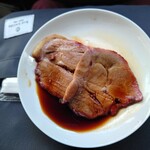 焼豚ひちまる - 待つ間に焼豚試食