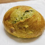 メゾン・カイザー - 抹茶と柚子のパン_¥390