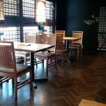 海へ - 店内