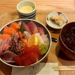 Shokudou Mitsu - 海鮮丼　特上　2000円　あおさのみそ汁、茶碗蒸し