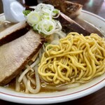 ラーメン専門 つるや - 麺はこんな感じ〜