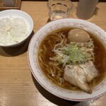 きたかた食堂 - 醤油らーめん煮卵