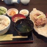 ちょうちょ家 - （おすすめ定食）豚軟骨煮と塩唐揚