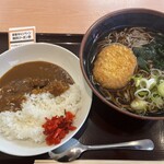 Soba Dokoro Sadimi Toya Nomise - コロッケそば ¥520 、ミニカレー ¥320