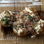 ぽんたこ - マヨネーズ　鰹節　青海苔入り。ソースはサラサラ