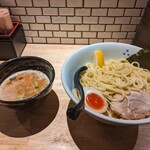 Mitsuboshi Seimenjo - 麺の上にネギやカイワレがのってましたが、写真を撮る前にスープに入れてしまった。