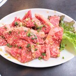 焼肉　田原 - カルビが12枚のってます