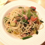 クッチーナ笑多 - ２０１３年１２月１６～２２日のランチ「ベーコンと野菜のスパゲッティ ペペロンチーノ」（１，０００円）サラダ・パン・コーヒーor紅茶付