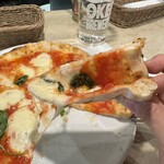 Pizzeria Terzo Okei - 薄めの生地で耳はカリもち美味‼️