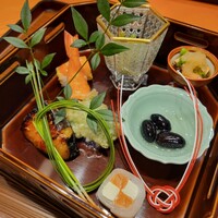 銀座 くらはし hanare - 8寸 、▪️車エビの黄身寿司 ▪️せりの胡麻和え▪️あん肝ポン酢
                    ▪️黒豆
                    ▪️さわらの幽庵焼き
▪️ほたての大葉焼き天麩羅
                    ▪️サーモンとクリームチーズの 市松
                    