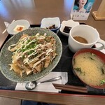 六本松食堂 - なにげにヒジキとか付いてくるのでヘルシー｡