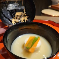 一石三鳥 別邸 - 海老しんじょう、白味噌仕立て