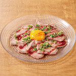 [Low-temperature cooking/using pork tongue] Thinly sliced pork tongue topped with egg yolk