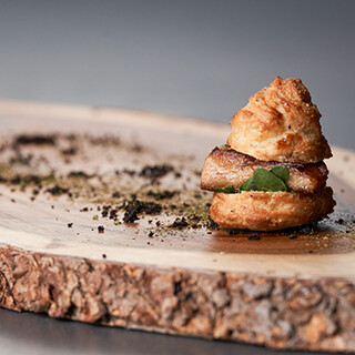 上質な食材を厳選しイノベーティブな調理法で仕上げる珠玉の一皿