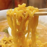 ラーメンの赤れんが - 麺箸あげ