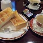 Paruthi - トーストセット６５０円（金箔ブレンドコーヒー付き）