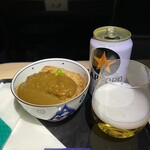 ANAラウンジ - メインの機内食/昼食は遠慮申し上げ、日本の晩酌時に「いつでもどうぞ」な軽食から「ヘルシーカツカレー丼」