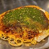 みっちゃん - 肉玉そば(税込750円)
・茹で生中太麺(磯野製麺所)
・オタフクソース(フルーティーな甘さ)
・焼き方:押さえない
・焼き上がりの形:綺麗な焼き上がり
・鉄板又は皿で食べるのがスタンダード 