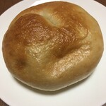 ベーカリーニル - あんことクリームチーズのベーグル   ￥220なり