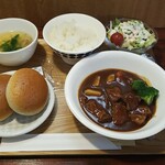 キッチン ブルー グローブ - ビーフシチューとグラハムロールパン、ご飯はサービス、いつもありがとうございます！