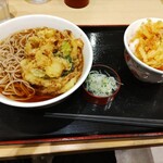 Irorian Kiraku - ネギと帆立のかき揚げ蕎麦とミニかき揚げ丼