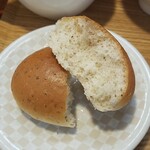 キッチン ブルー グローブ - ２つ目のロールパン