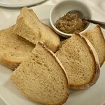 ウマコシ - トリュフパティとパン❗️